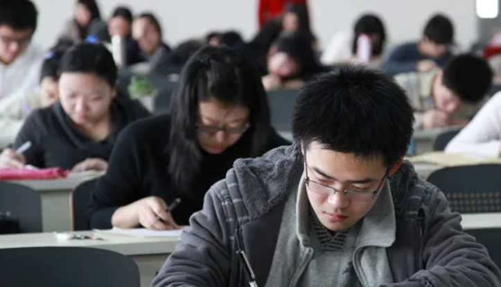 岸途网:本科考公有希望吗?(图1) 考试公务员.png