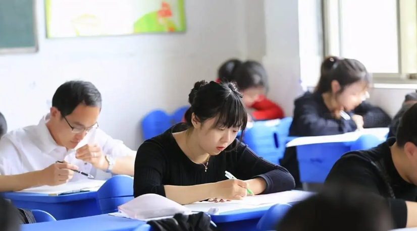 岸途网:报公务员这样高效率选职位!(图1) 教师.png